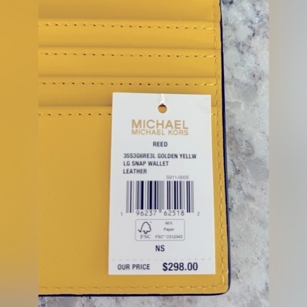 Michael Kors Large Reed Leather Snap Wallet - Picture 6 of 10